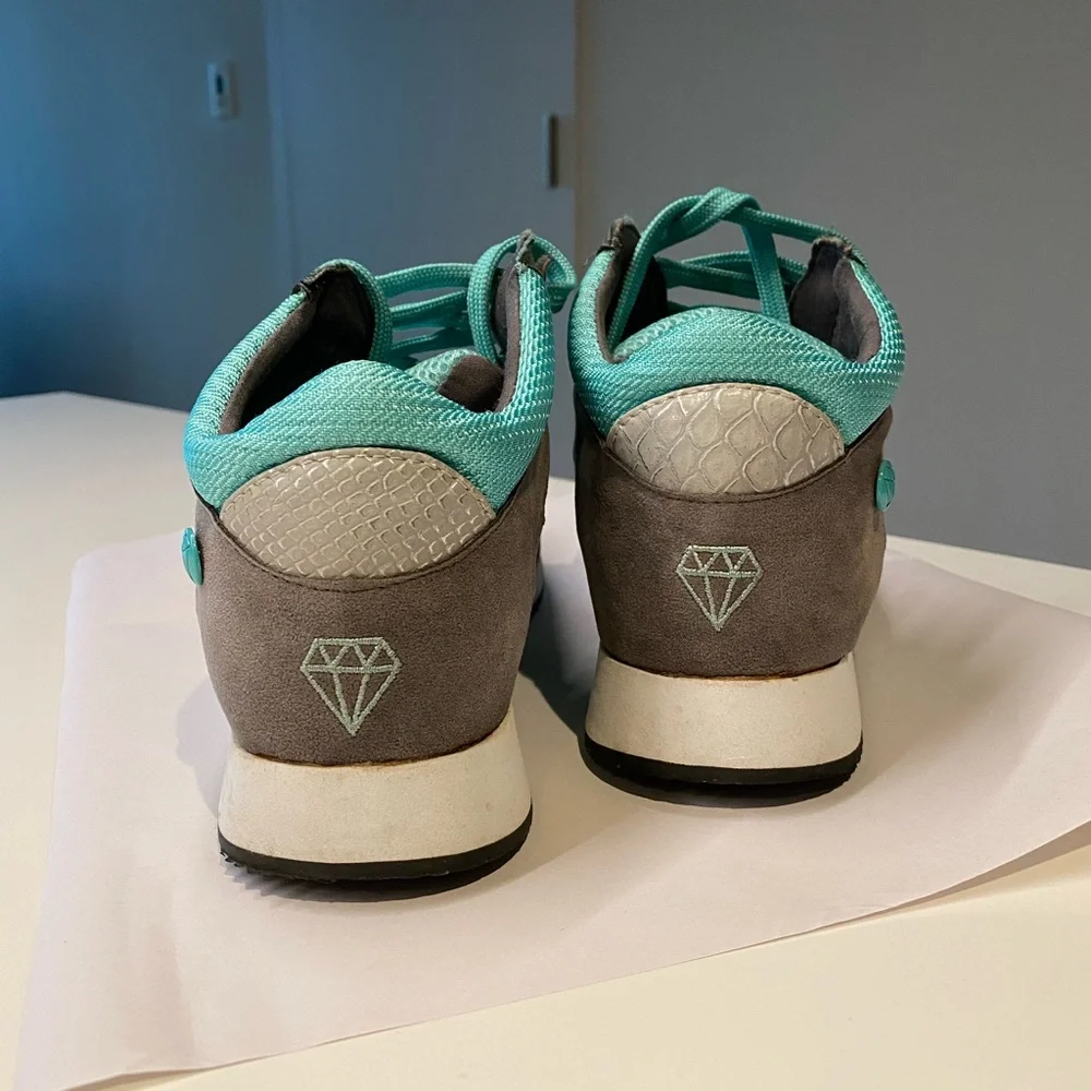 N/A women’s sneakers